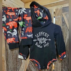 NWT Black Wildlife Themed Baby Boys Outfit